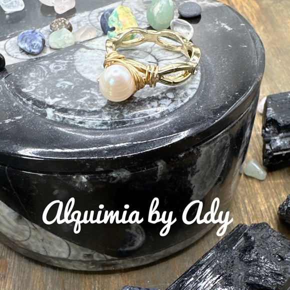 Freshwater Pearl minimalist gold ring - Picture 1 of 3